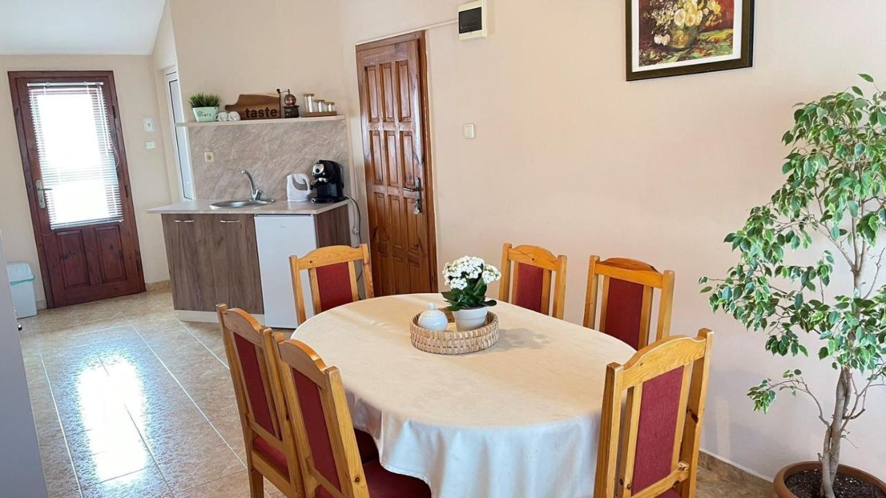 Къща За Гости Загорски Hotel Kalofer Exterior foto